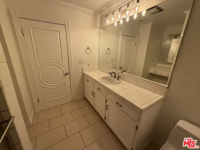 4613 Reforma Road, Woodland Hills, California 91364