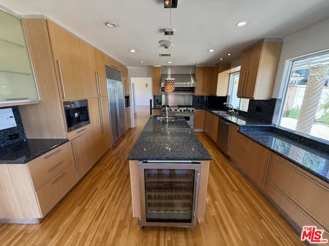 4613 Reforma Road, Woodland Hills, California 91364
