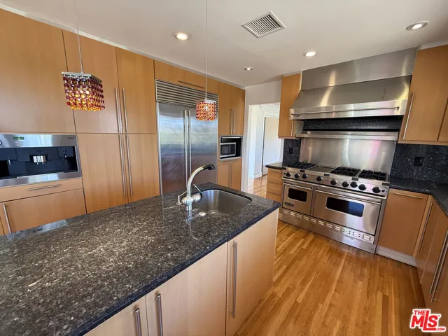 4613 Reforma Road, Woodland Hills, California 91364