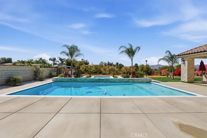Pool & Spa