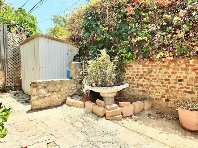 Hidden gardener's retreat