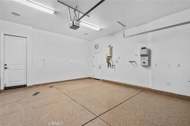 Spacious garage