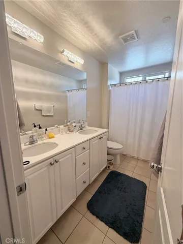 upstairs hall bath