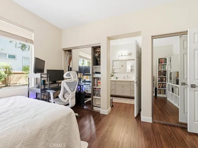Secondary bedroom with entry to bathroom