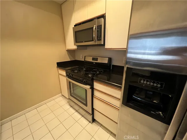 1240 S Corning, Los Angeles, California 90035