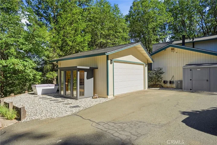 detached garage/ sauna and cold plunge