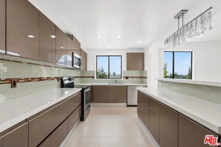 2175 S Beverly Glen Boulevard 406, Los Angeles, California 90025