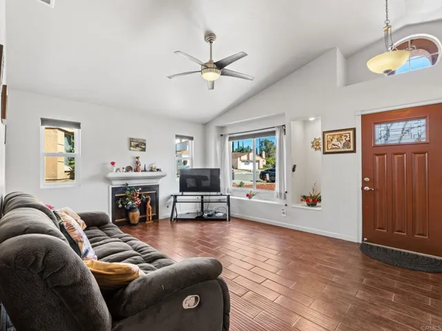 1484 Corte La Mantua, Escondido, California 92026