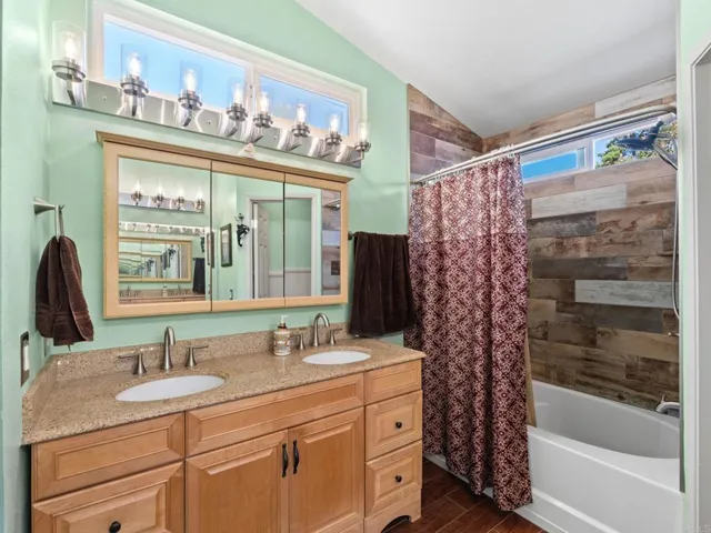 1484 Corte La Mantua, Escondido, California 92026