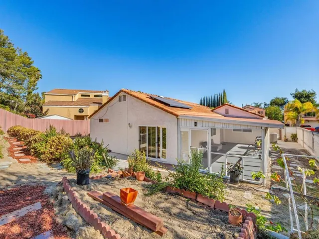 1484 Corte La Mantua, Escondido, California 92026