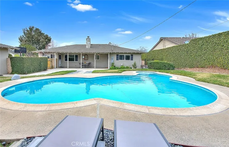 156 S Country Club Rd, Glendora, California 91741