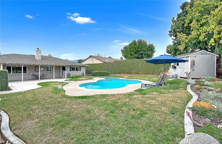 156 S Country Club Rd, Glendora, California 91741