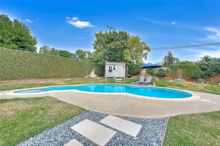156 S Country Club Rd, Glendora, California 91741