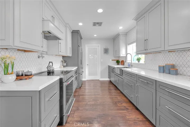 156 S Country Club Rd, Glendora, California 91741