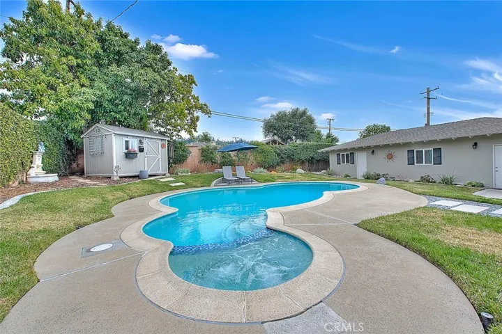 156 S Country Club Rd, Glendora, California 91741