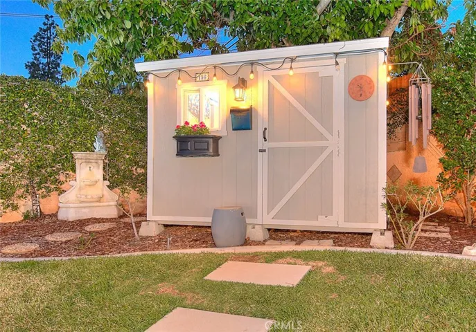 156 S Country Club Rd, Glendora, California 91741
