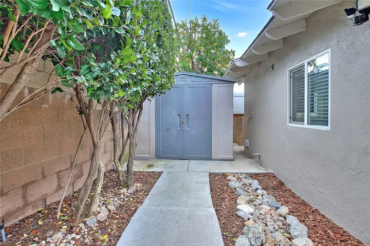 156 S Country Club Rd, Glendora, California 91741