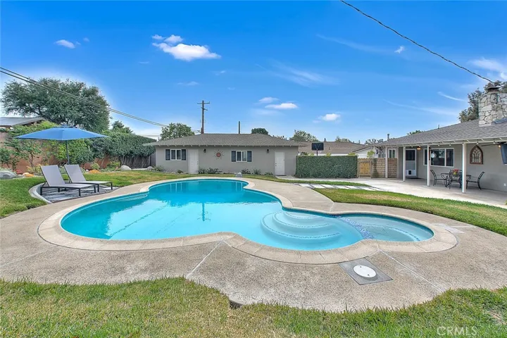 156 S Country Club Rd, Glendora, California 91741
