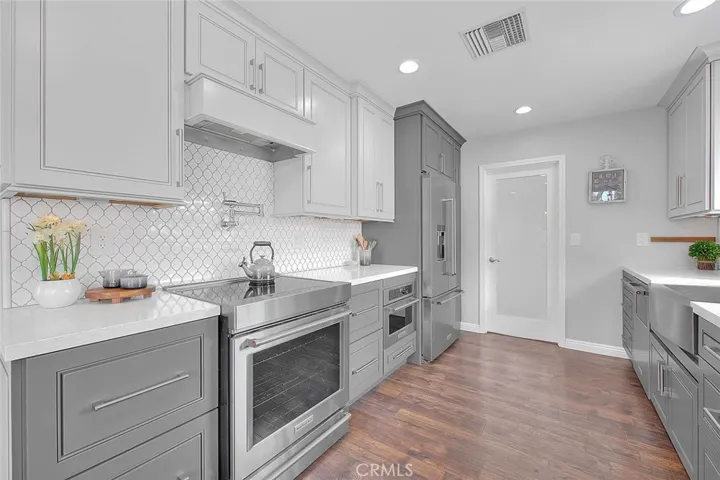 156 S Country Club Rd, Glendora, California 91741