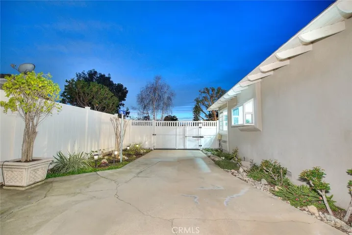 156 S Country Club Rd, Glendora, California 91741