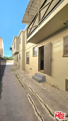 1022 S Norton Avenue B, Los Angeles, California 90019