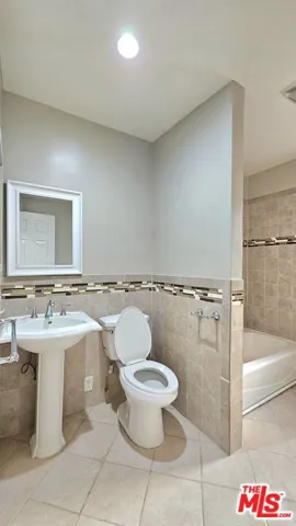 1022 S Norton Avenue B, Los Angeles, California 90019