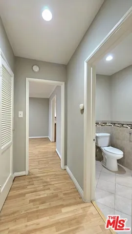 1022 S Norton Avenue B, Los Angeles, California 90019