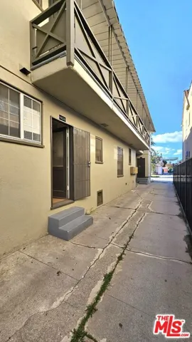 1022 S Norton Avenue B, Los Angeles, California 90019