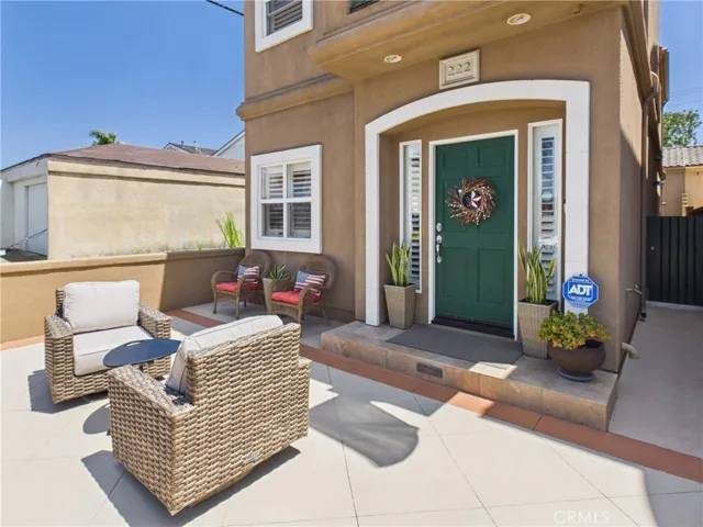 Inviting front patio