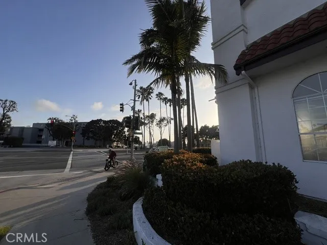 to shops and beach walking path