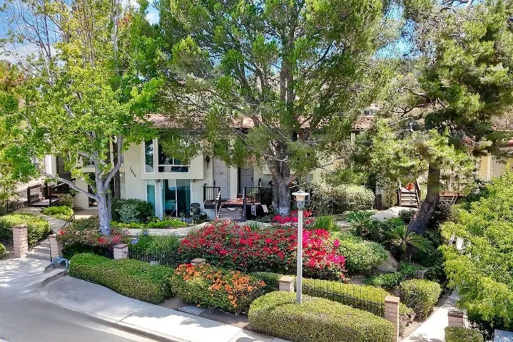 * Large 2 Bed Townhome - Dual Primary Ensuite - 1620 SF