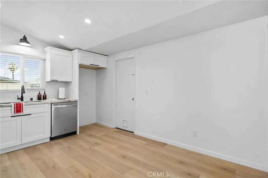 Open Kitchen - Nook area