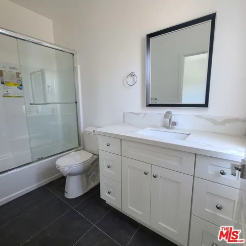 13824 Bessemer Street, Van Nuys, California 91401