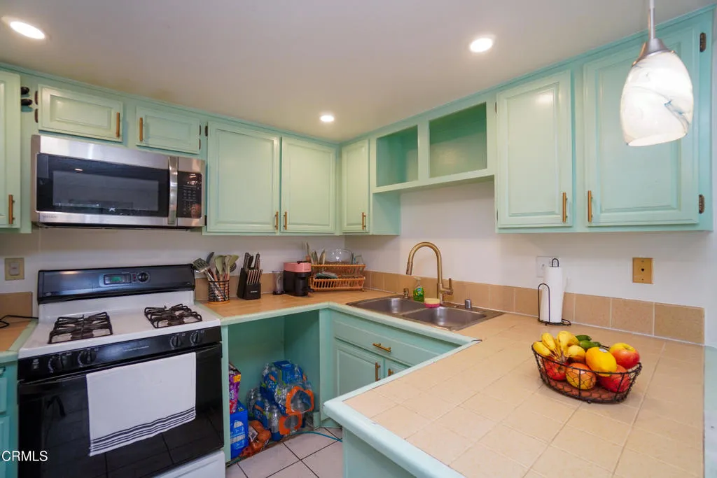2077 E Bard Road, Oxnard, CA 93036 - Kit