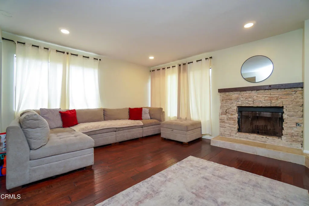 2077 E Bard Road, Oxnard, CA 93036 - Liv