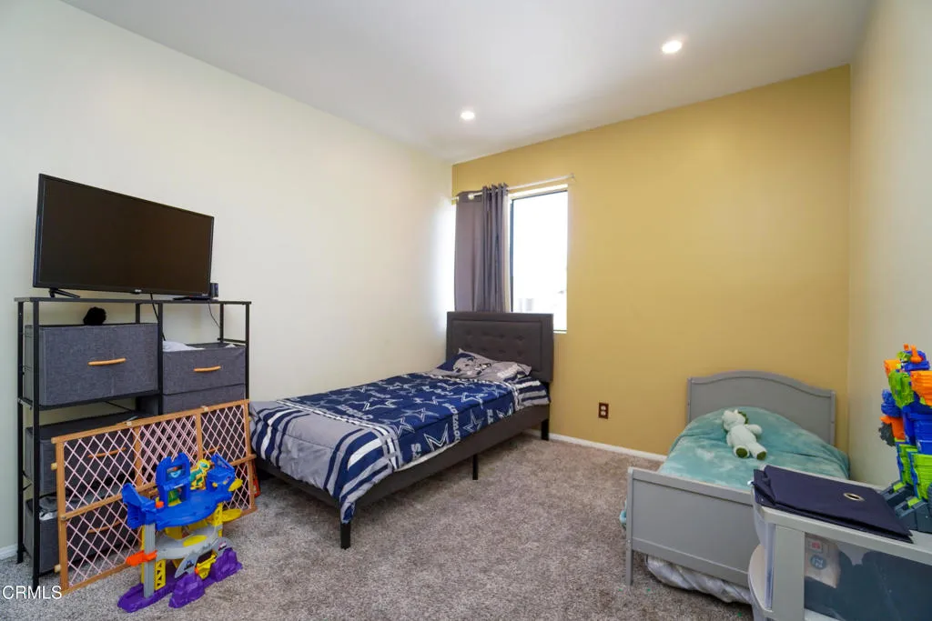2077 E Bard Road, Oxnard, CA 93033 - Bed