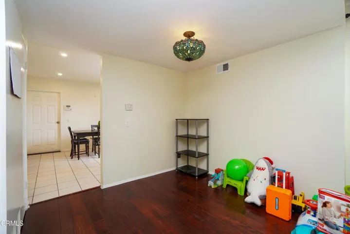 2077 E Bard Road, Oxnard, CA 93036 - Din