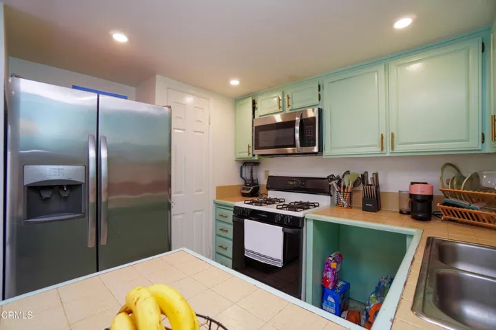 2077 E Bard Road, Oxnard, CA 93036 - Kit