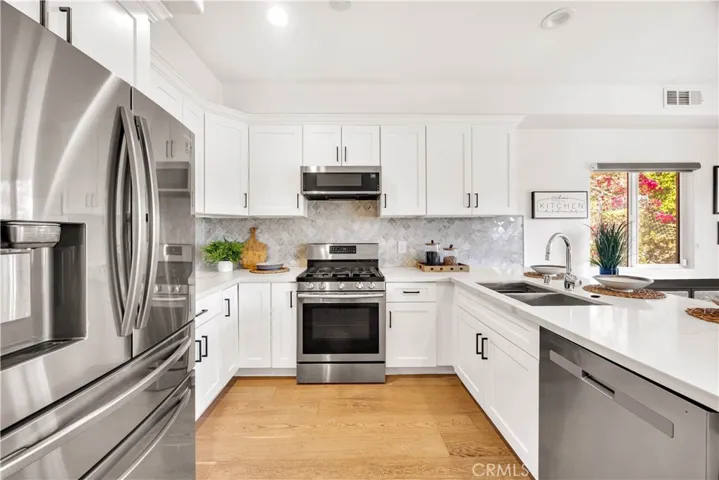 3822 Clayton Avenue, Los Angeles, California 90027