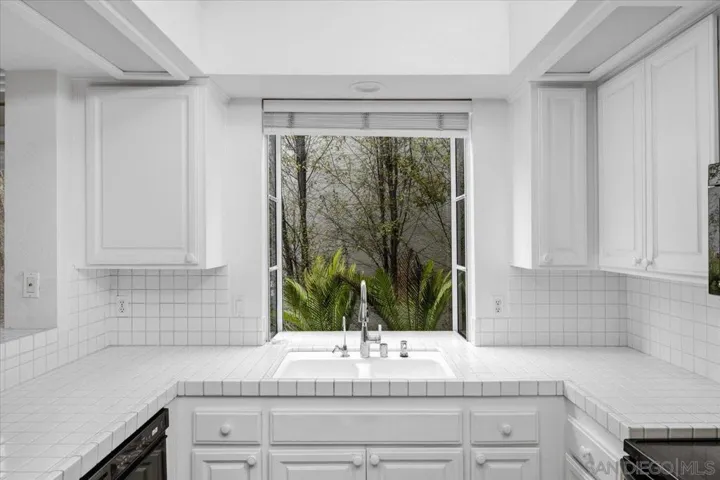 1686 Hermosita Dr, San Marcos, California 92078