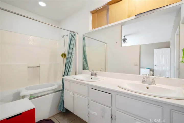 321 Avenue 12, Lake Elsinore, California 92530