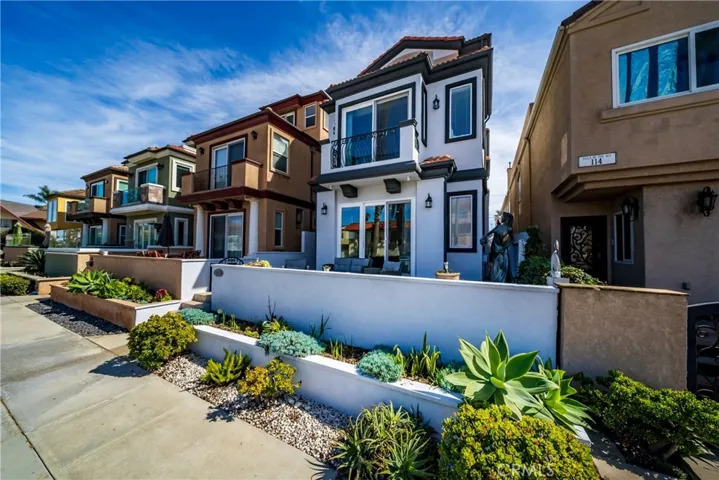 116 11th, Huntington Beach, California 92648