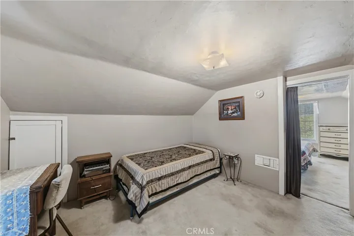 (Finished attic) Flex/bonus room
