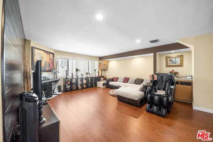 554 E San Jose Avenue 203, Burbank, California 91501
