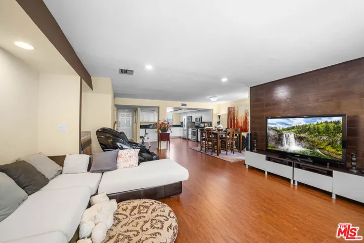 554 E San Jose Avenue 203, Burbank, California 91501