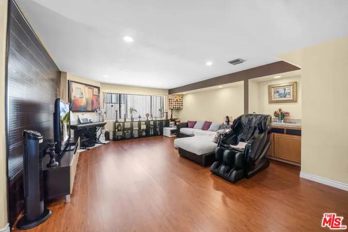 554 E San Jose Avenue 203, Burbank, California 91501