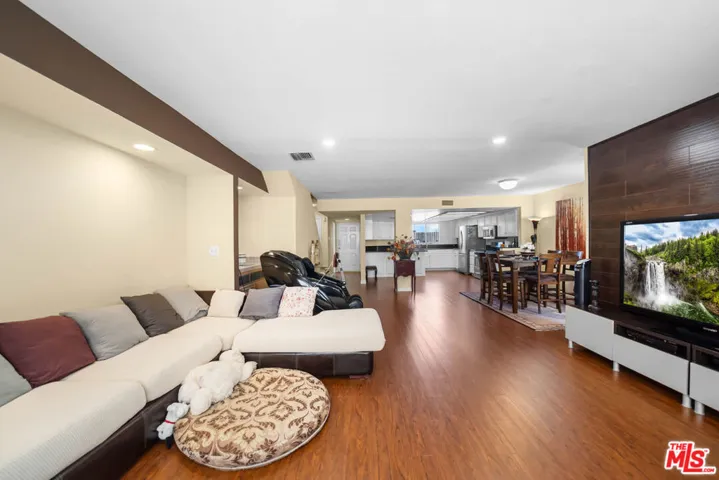 554 E San Jose Avenue 203, Burbank, California 91501