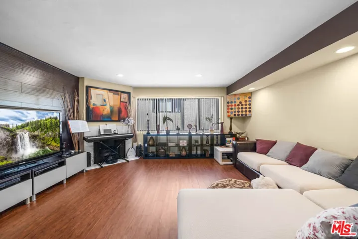554 E San Jose Avenue 203, Burbank, California 91501