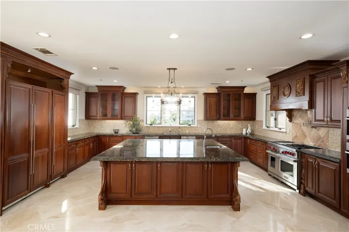 Majestic kitchen island, ocean view wrap around.