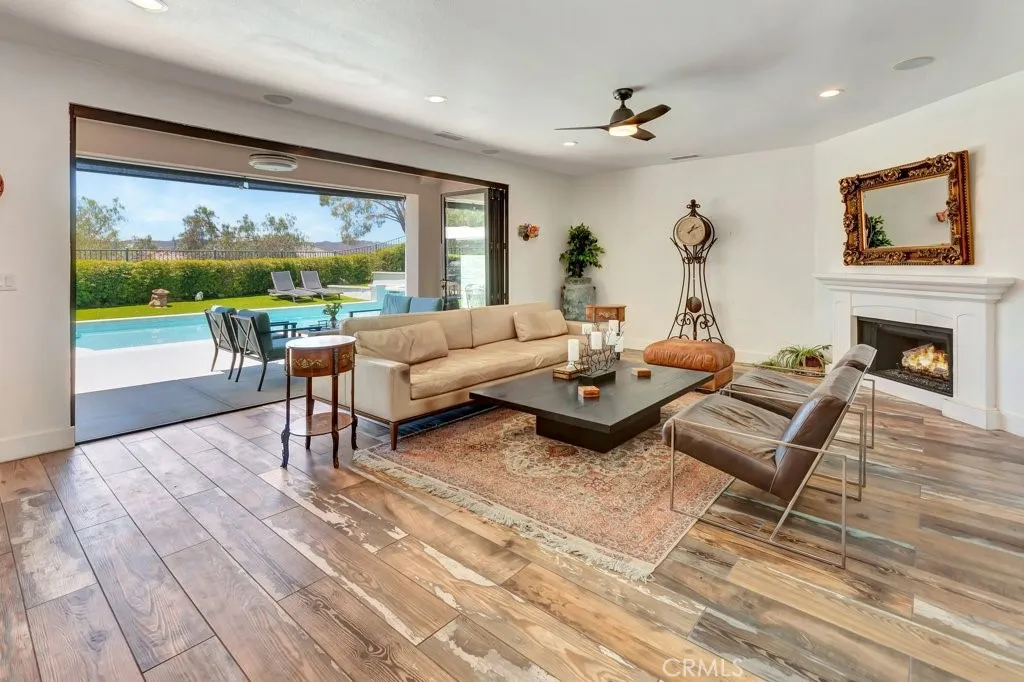 Folding Glass Doors Opens Indoor/Outdoor